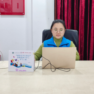 指尖精美的物练成正面的爱 ——“爱的艺术在指尖”